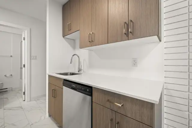 Renovated 1 Bedroom Apartment! Move In Ready! - Photo 10