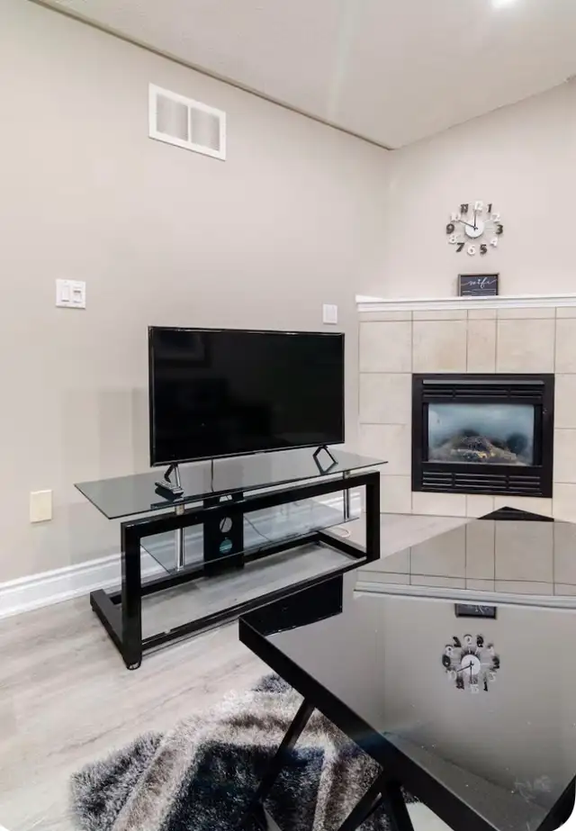 Furnished Room for Rent (Student Friendly.) - Photo 3