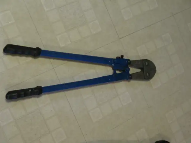 Two 24 inch Bolt Cutters - Photo 2