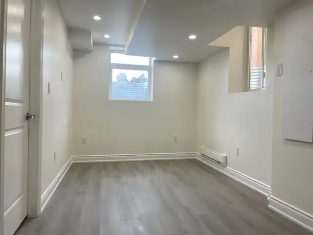 1 bedroom   Livingroom  basement apartment for rent - Photo 8