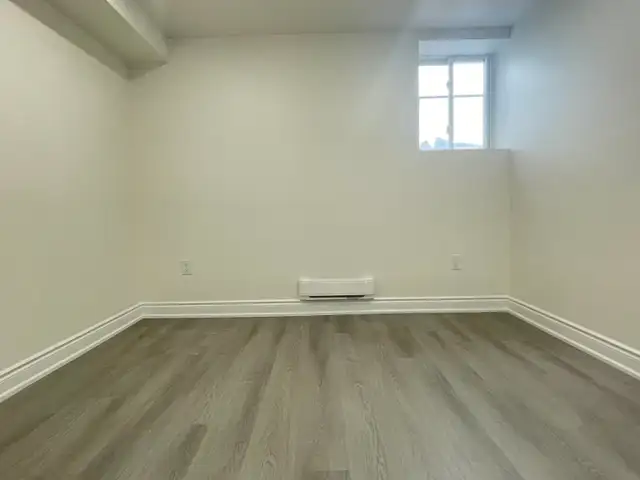 1 bedroom   Livingroom  basement apartment for rent - Photo 9