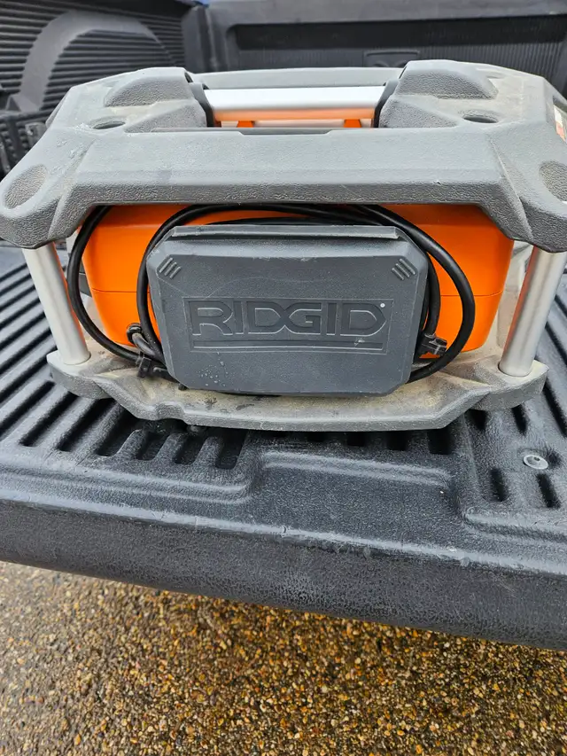 Rigid Jobsite Radio, iPod doc station, Like new, $ 40 - Photo 4