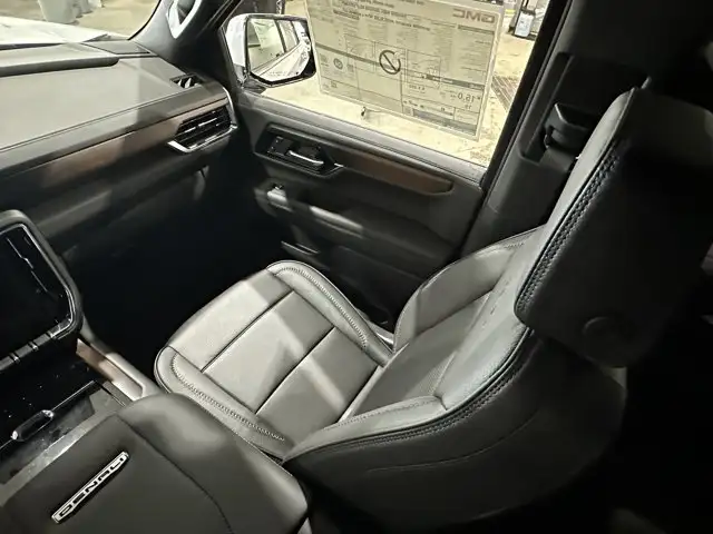 2026 GMC Yukon Denali - Photo 15