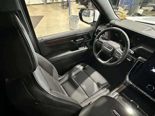 2026 GMC Yukon Denali - Photo 16