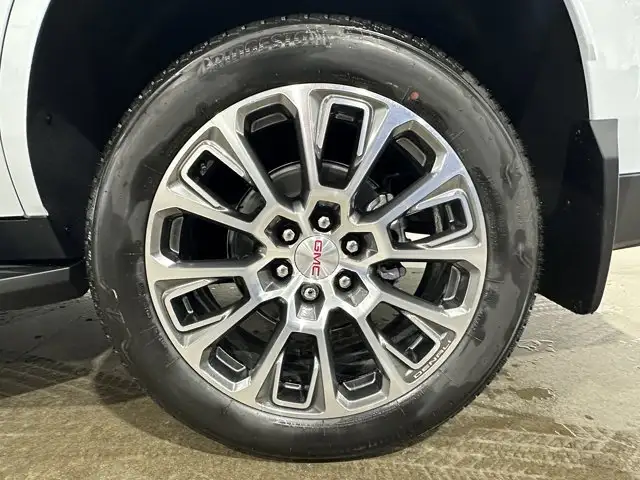 2026 GMC Yukon Denali - Photo 28