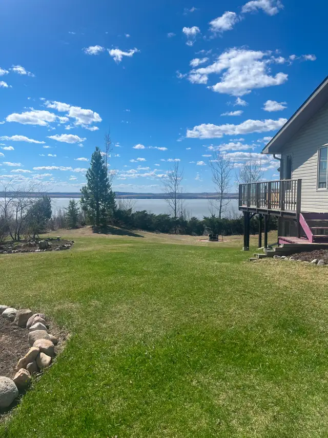 Beautiful View over Lake Wabamun - Photo 7