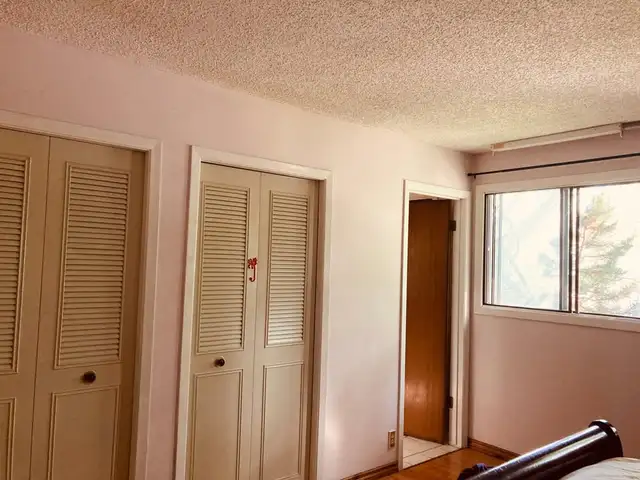 Edgemont NW upstairs  room Master ensuite incl utility EZtransit