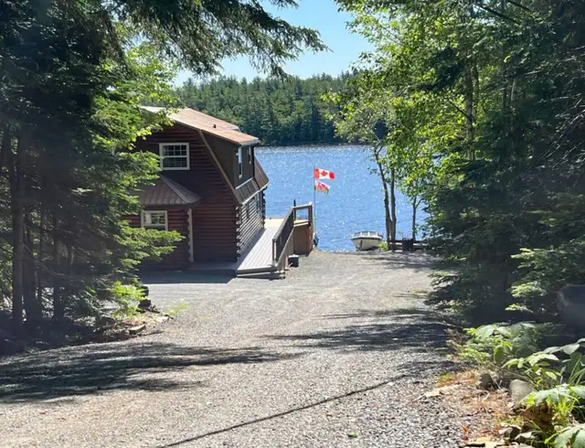 LAKEFRONT GEM GRAND LAKE FULLY FURNISED ACT FAST !