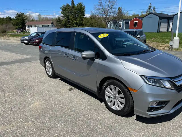 2020 Honda Odyssey EXL 8 passenger - Photo 2