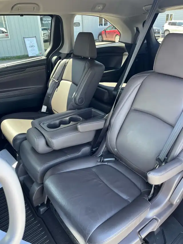 2020 Honda Odyssey EXL 8 passenger - Photo 4