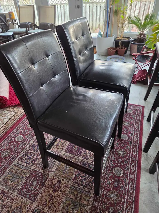 chairs four chairs for $125 Stoney creek - Photo 2