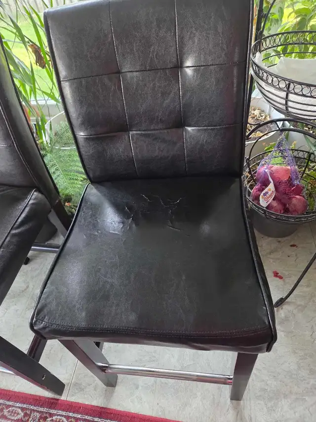 chairs four chairs for $125 Stoney creek - Photo 3