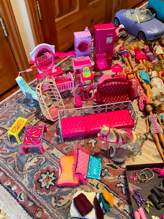 Huge lot of Barbie stuff - Photo 2