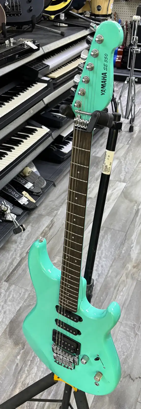 Yamaha Electric Guitar - Photo 2