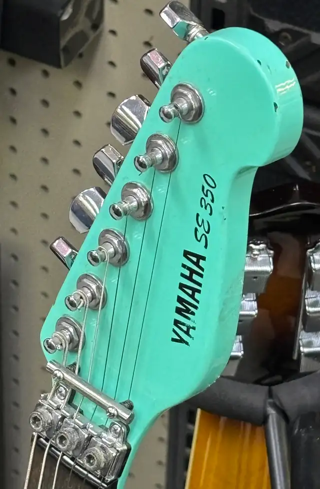 Yamaha Electric Guitar - Photo 3