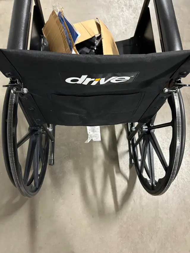 Portable folding heavy duty wheelchair - Photo 3