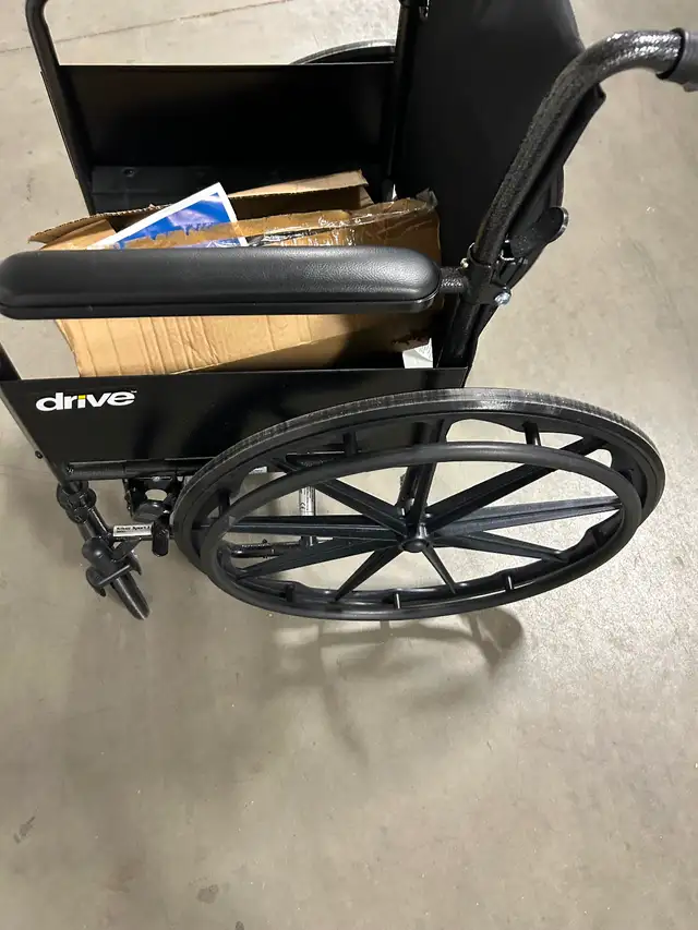 Portable folding heavy duty wheelchair - Photo 4