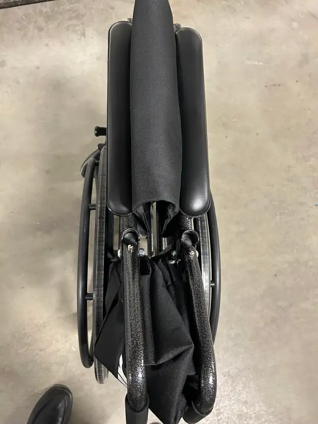 Portable folding heavy duty wheelchair - Photo 6