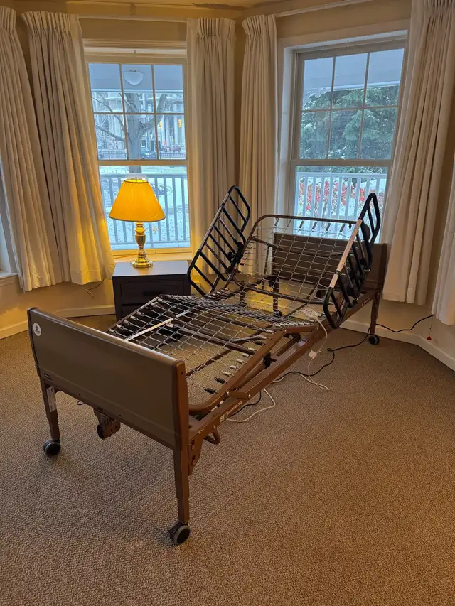 INVACARE HOSPITAL BED DELIVERY & SETUP INCLUDED - Photo 4