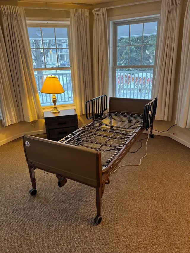 INVACARE HOSPITAL BED DELIVERY & SETUP INCLUDED - Photo 5