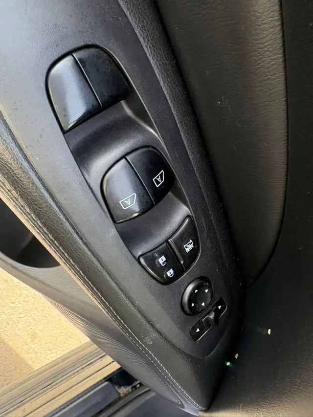 2018 NISSAN PATHFINDER SV TECH - NAV - 3RD ROW SEATING - HTD STS - Photo 15