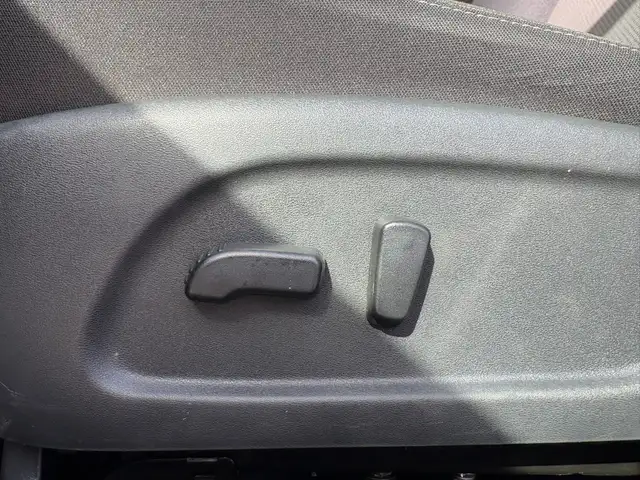 2018 NISSAN PATHFINDER SV TECH - NAV - 3RD ROW SEATING - HTD STS - Photo 16