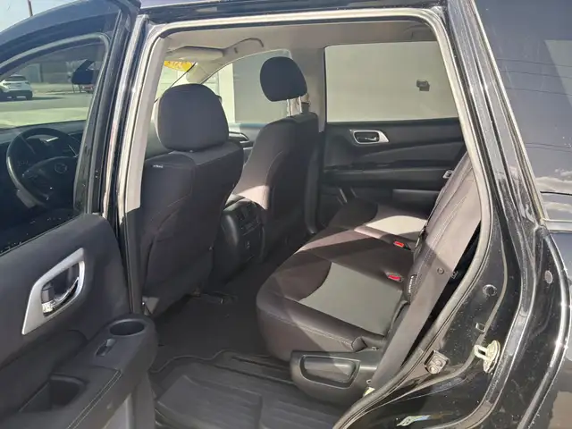 2018 NISSAN PATHFINDER SV TECH - NAV - 3RD ROW SEATING - HTD STS - Photo 17