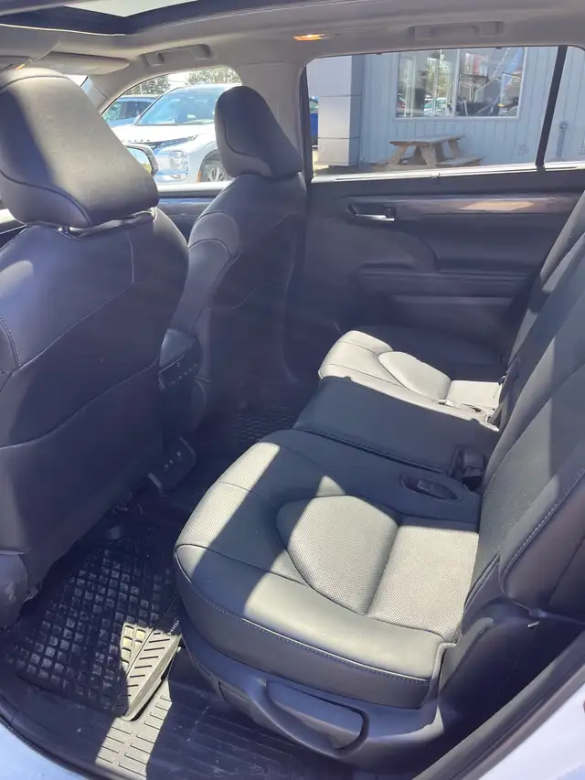 2021 Toyota Highlander Limited AWD - Photo 4