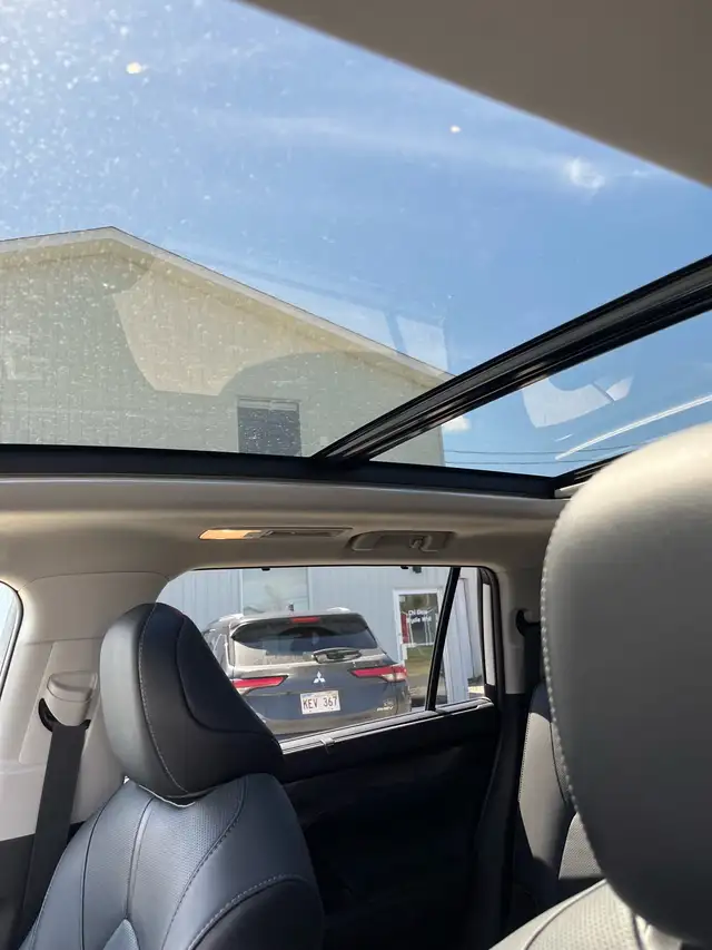 2021 Toyota Highlander Limited AWD - Photo 6