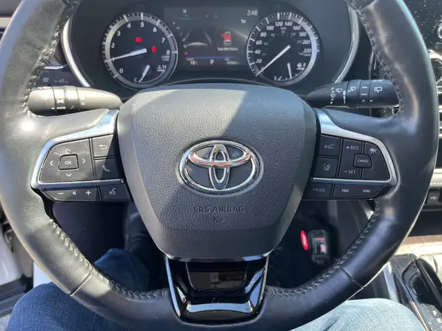 2021 Toyota Highlander Limited AWD - Photo 9