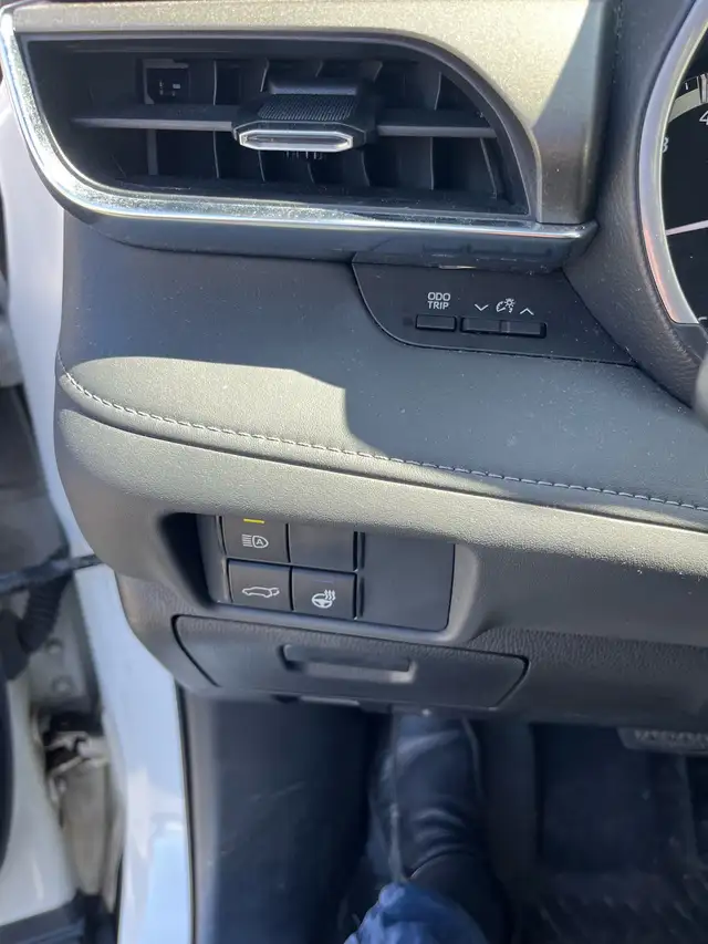2021 Toyota Highlander Limited AWD - Photo 10