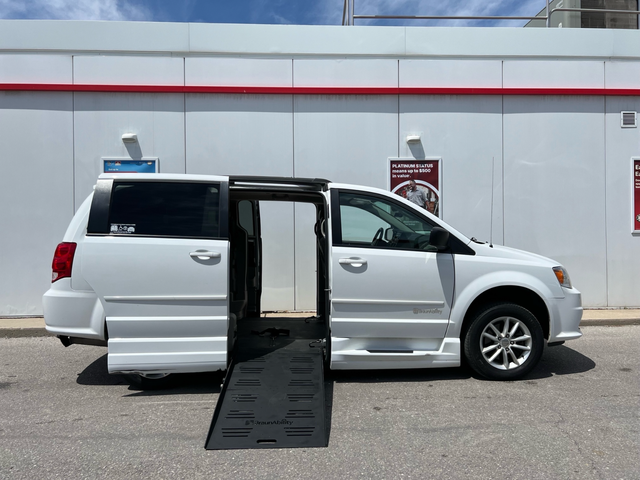 2016 Dodge Grand Caravan SXT-WHEELCHAIR VAN-POWER RAMP-SWIVEL SE