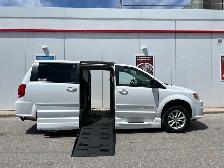 2016 Dodge Grand Caravan SXT-WHEELCHAIR VAN-POWER RAMP-SWIVEL SE