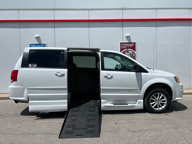 2016 Dodge Grand Caravan SXT-WHEELCHAIR VAN-POWER RAMP-SWIVEL SE - Photo 2