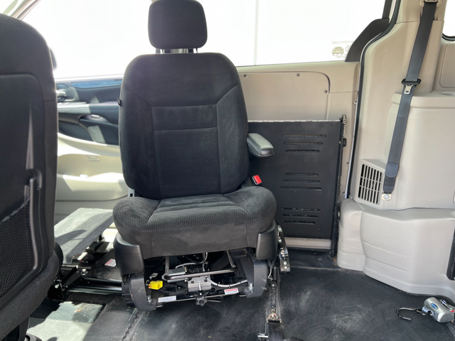 2016 Dodge Grand Caravan SXT-WHEELCHAIR VAN-POWER RAMP-SWIVEL SE - Photo 6