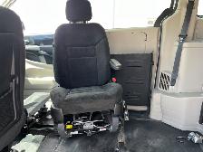 2016 Dodge Grand Caravan SXT-WHEELCHAIR VAN-POWER RAMP-SWIVEL SE - Photo 6