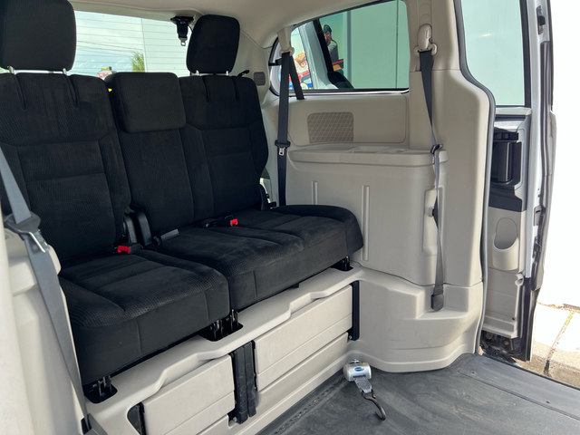 2016 Dodge Grand Caravan SXT-WHEELCHAIR VAN-POWER RAMP-SWIVEL SE - Photo 7