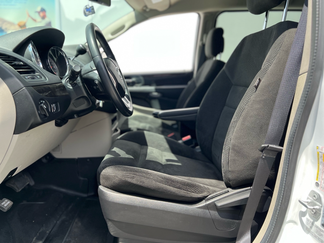 2016 Dodge Grand Caravan SXT-WHEELCHAIR VAN-POWER RAMP-SWIVEL SE - Photo 15