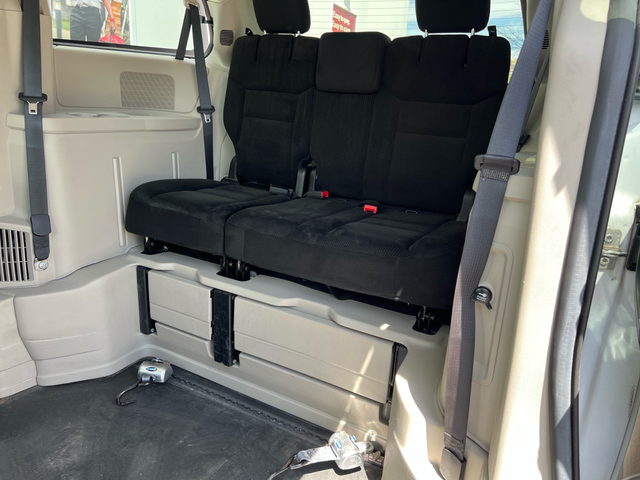 2016 Dodge Grand Caravan SXT-WHEELCHAIR VAN-POWER RAMP-SWIVEL SE - Photo 18