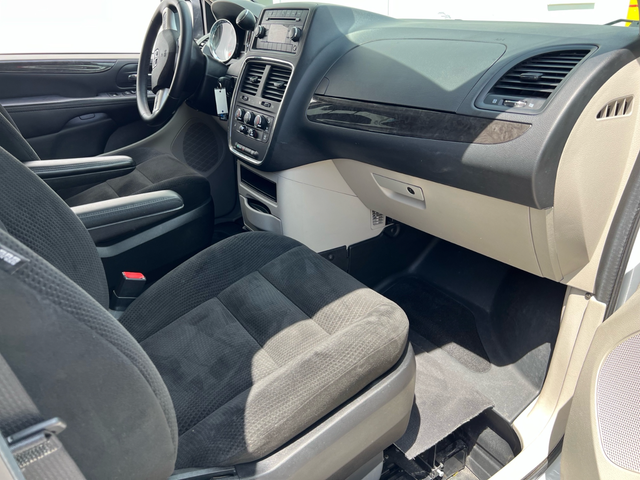2016 Dodge Grand Caravan SXT-WHEELCHAIR VAN-POWER RAMP-SWIVEL SE - Photo 20