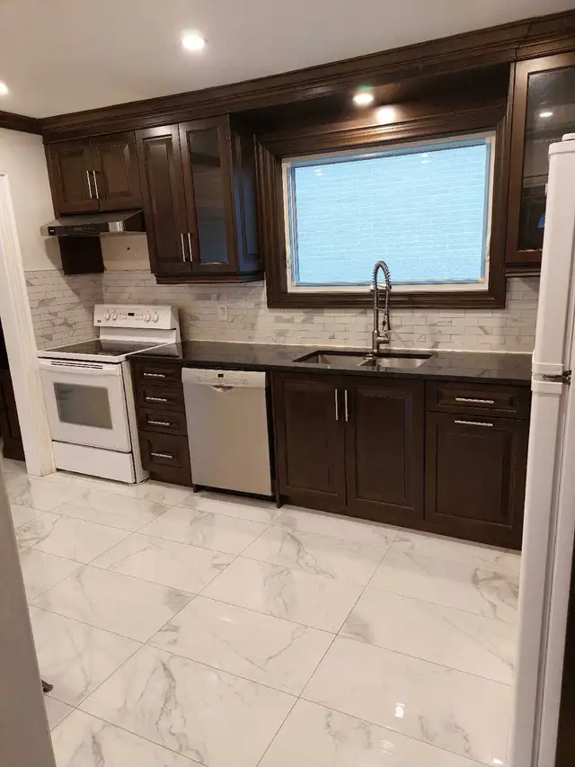 Gorgeous 3 bedroom MAIN FLOOR House - Photo 2