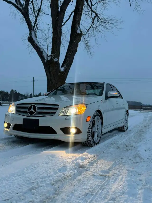 For Sale: 2009 Mercedes C300 4MATIC! - Photo 2