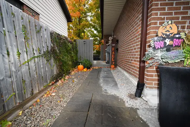 Charming 1 Bed   Den, East Barrie - Photo 2