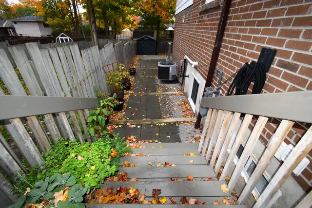 Charming 1 Bed   Den, East Barrie - Photo 3