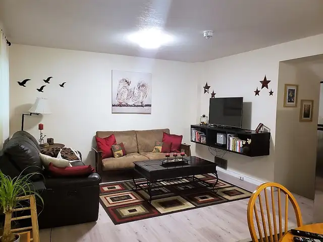 Charming 1 Bed   Den, East Barrie - Photo 6