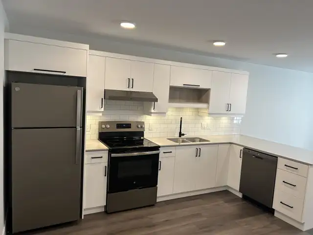 Avail June 1 | Next to UNB | WiFi & Water included | 312-55 - Photo 2