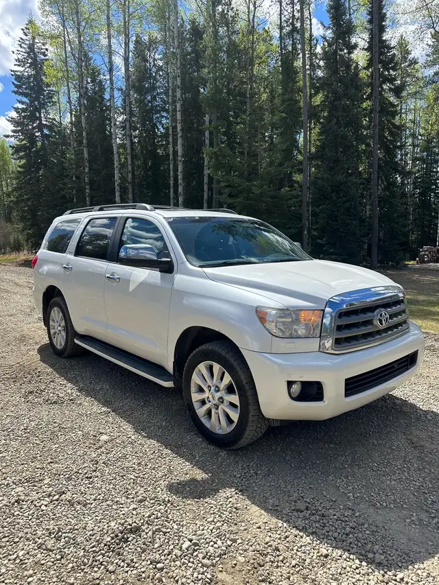 2015 Toyota Sequoia - Photo 2