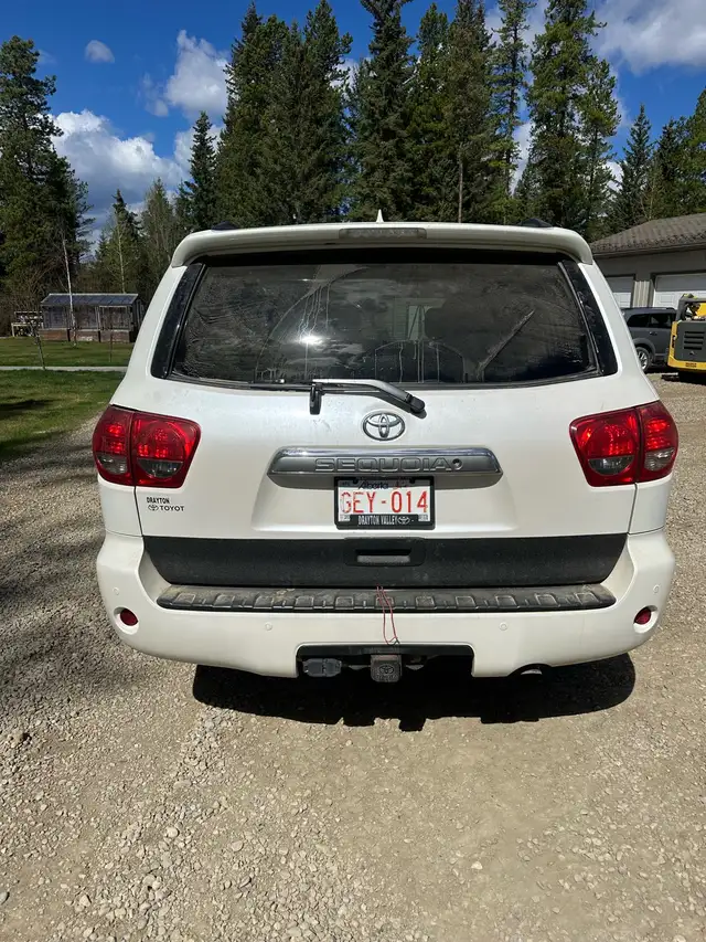 2015 Toyota Sequoia - Photo 3