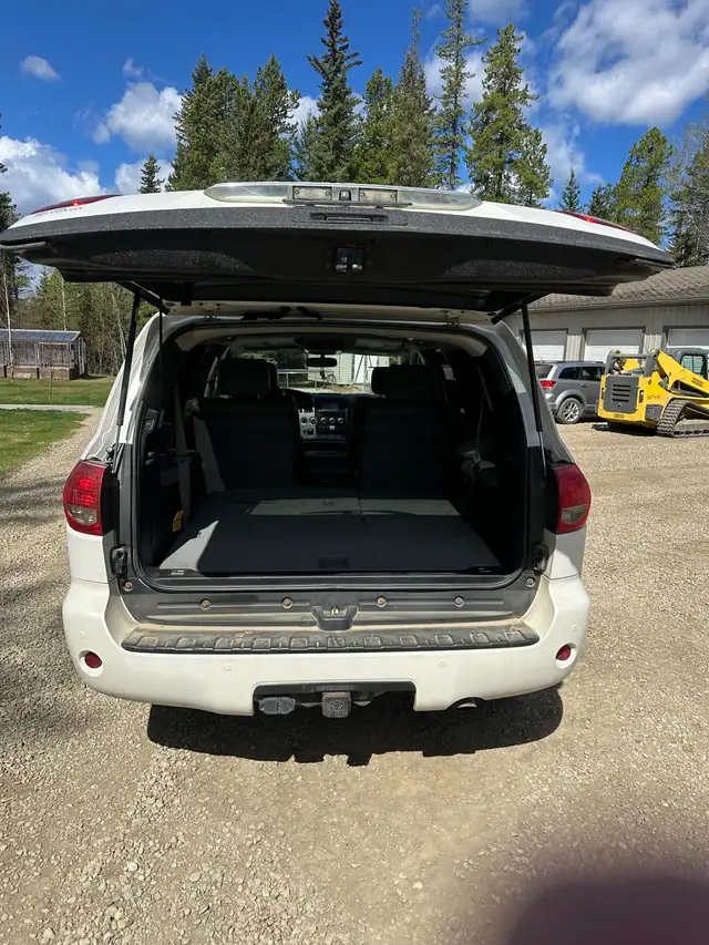 2015 Toyota Sequoia - Photo 4