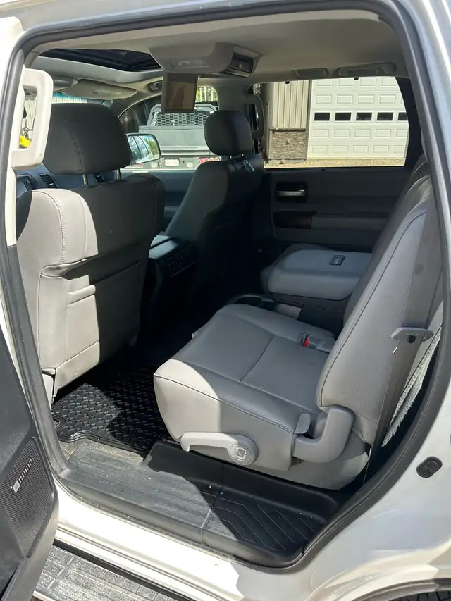 2015 Toyota Sequoia - Photo 6